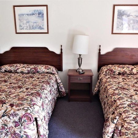 Dry Ridge Motor Inn Екстериор снимка