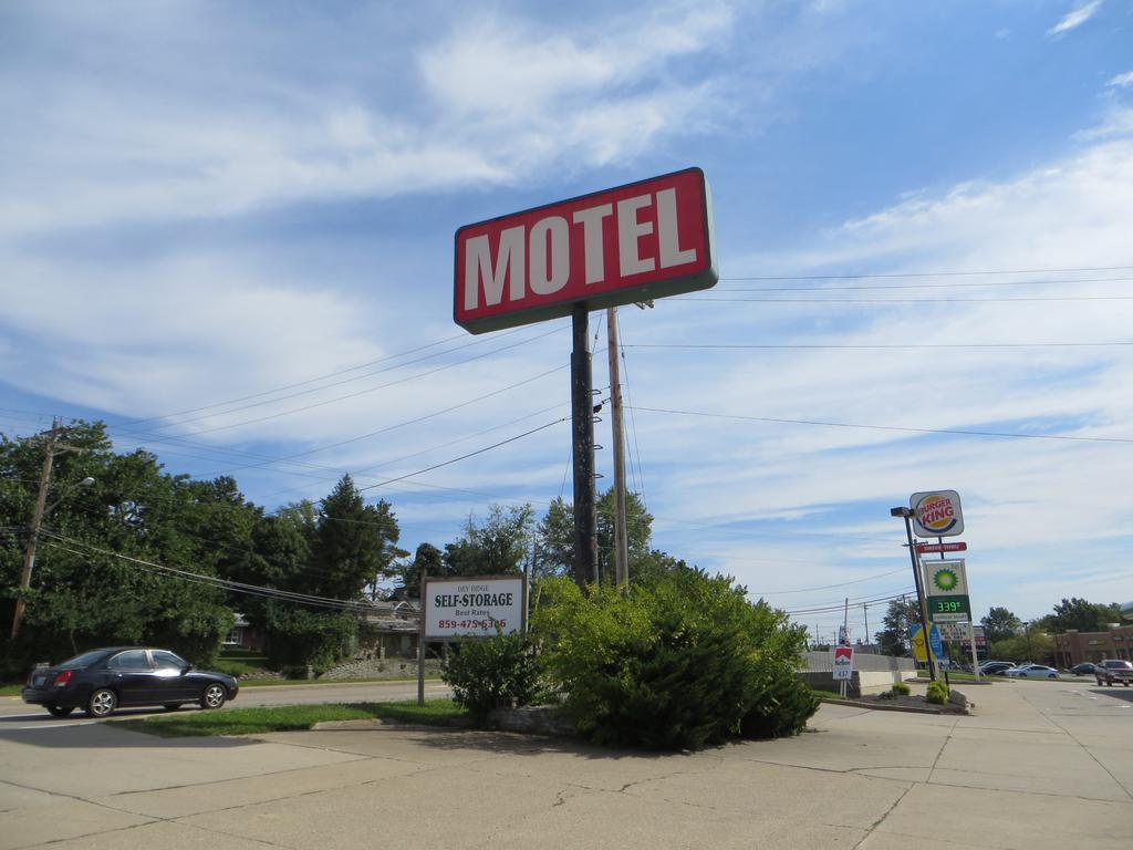 Dry Ridge Motor Inn Екстериор снимка