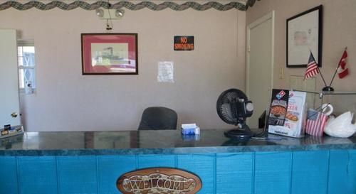 Dry Ridge Motor Inn Екстериор снимка