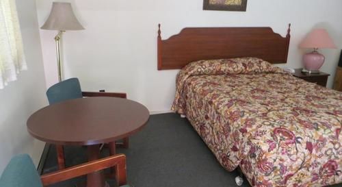 Dry Ridge Motor Inn Екстериор снимка
