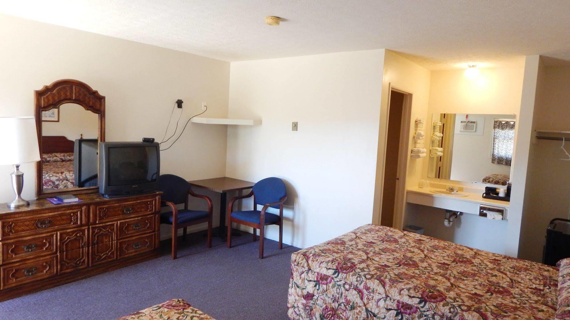 Dry Ridge Motor Inn Екстериор снимка