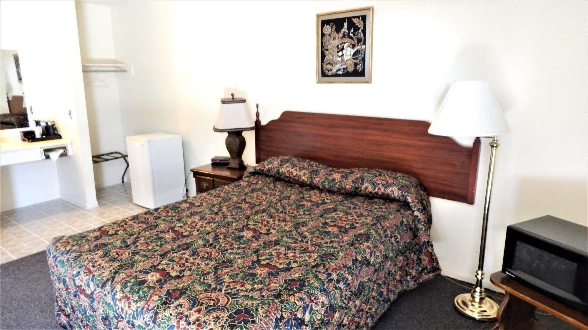 Dry Ridge Motor Inn Екстериор снимка