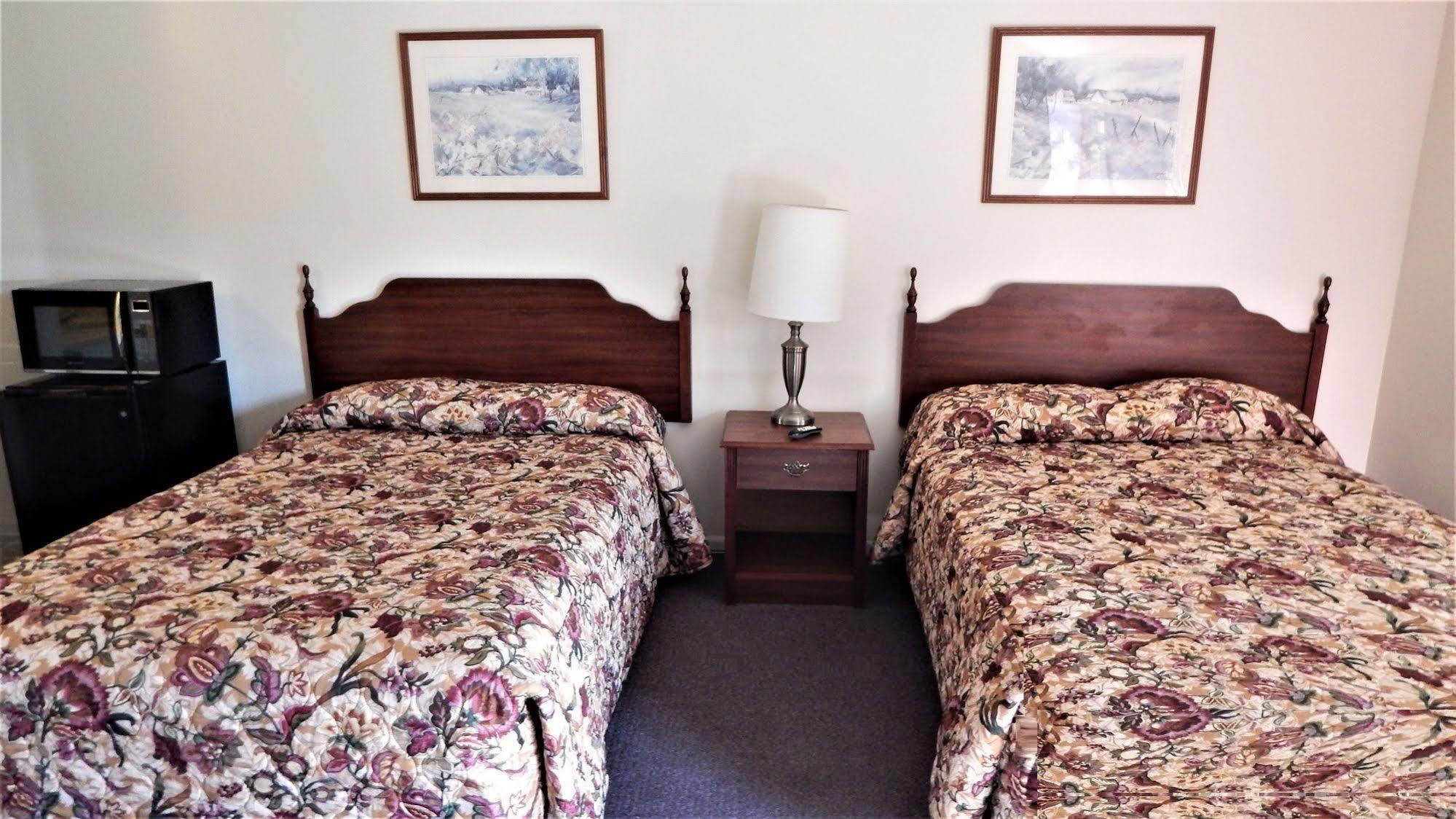 Dry Ridge Motor Inn Екстериор снимка